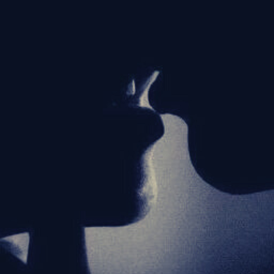 kiss silhouette
